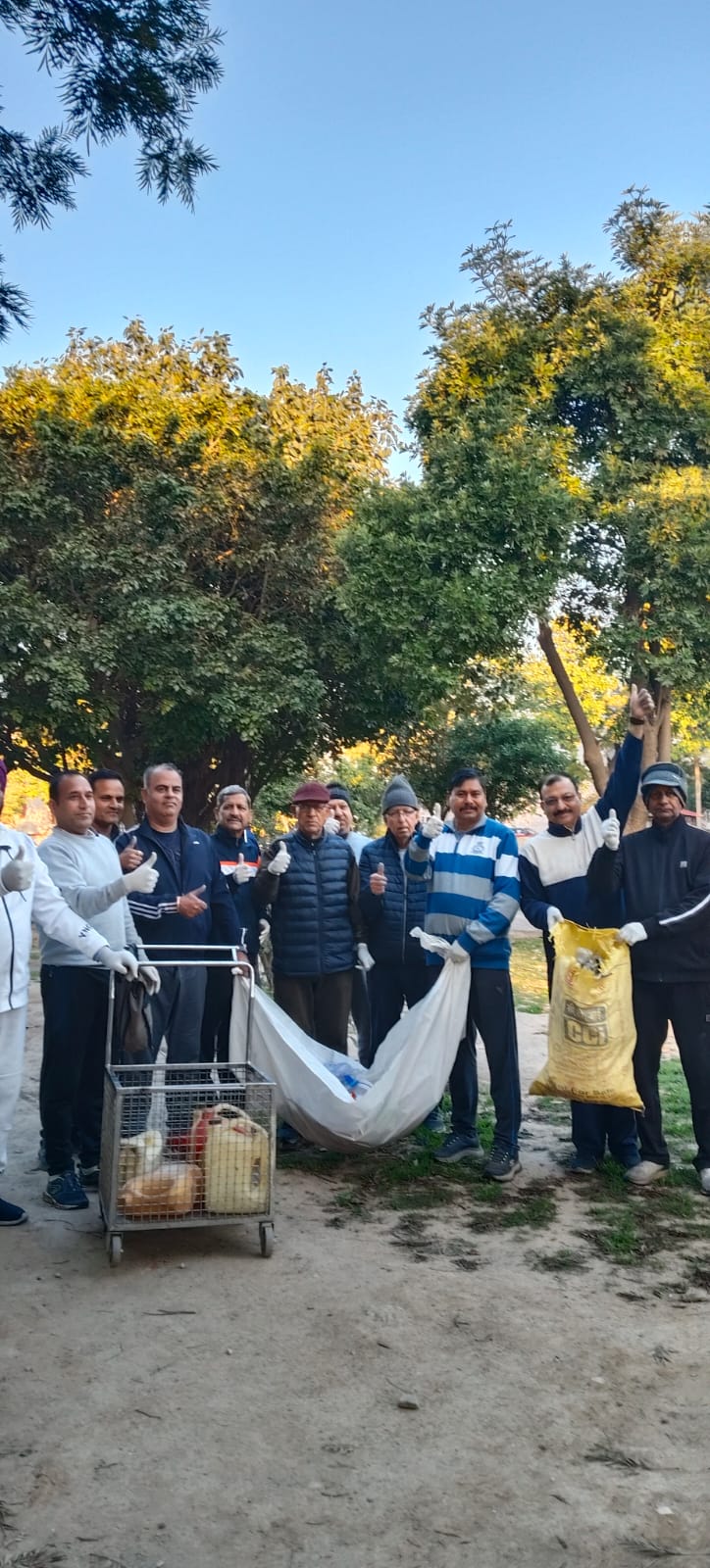 This morning, the Welfare Society cleaned the park in Sector 49 while taking care of the environment.